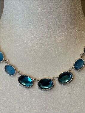 Vintage Avon SAQ Blue  Oval Hombre' Statement Necklace - Women's Jewelry